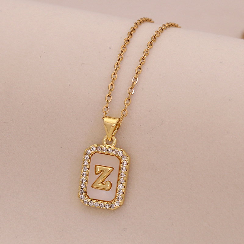 [Bing Meng] 26 シェルレターネックレス レディース ライト ラグジュアリー ハイエンド 18K ゴールド スクエア ペンダント ネックレス N1573|undefined