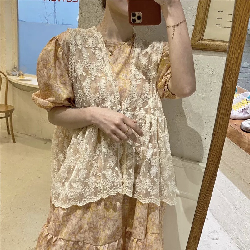 Summer Korean-Style Sweet Sleeveless Lace Thin Blouse with a Slightly Sheer Vest and Loose-Fitting Outerwear for Women Summer Korean-Style Sweet Sleeveless Lace Thin Blouse with a Slightly Sheer Vest and Loose-Fitting Outerwear for Women