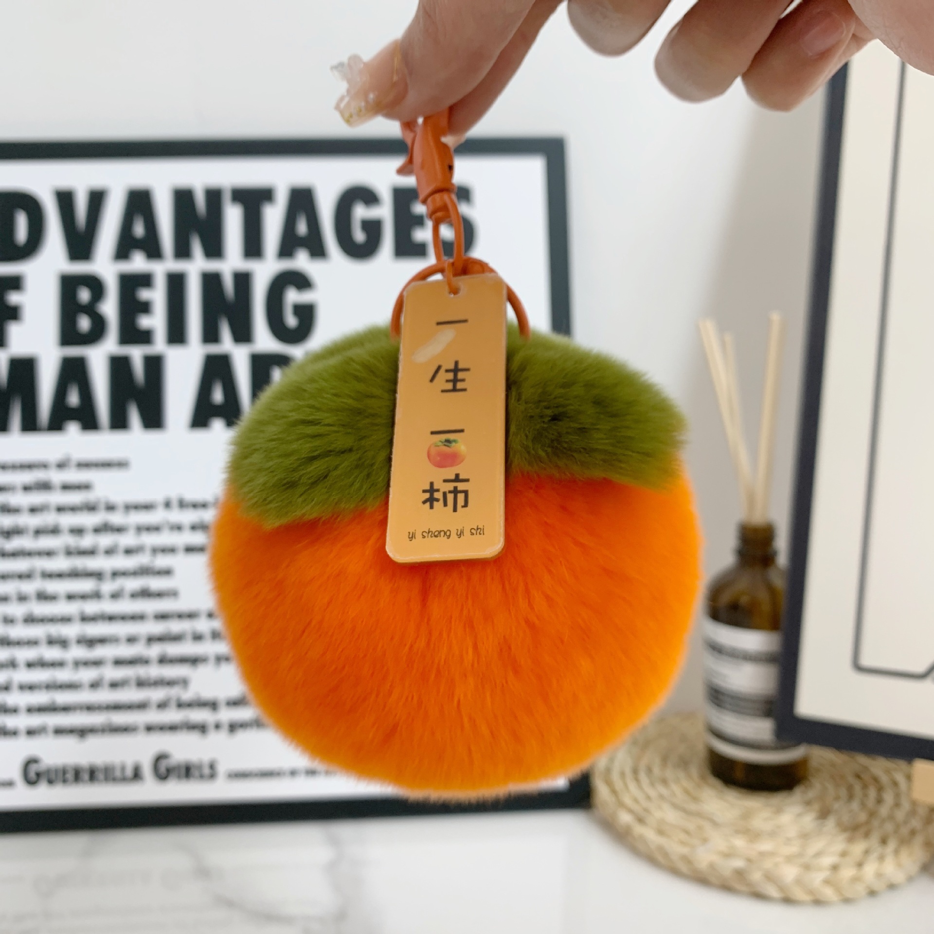 Las cosas buenas suceden pequeños caqui llavero de automóvil colgantes en bolsas de regalo de cumpleaños lindas peluche bolsas colgantes