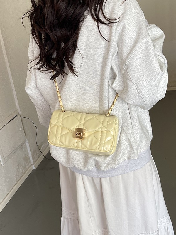 Bolso de cadena de estilo super fuego Xiaoliang 2026 nueva moda versátil bolso de hombro exquisito bolso de hombro