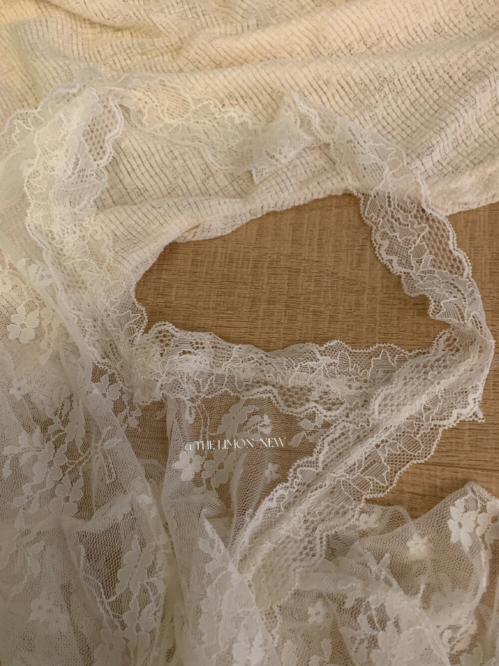 Bộ áo khoác chống nắng lệch vai kết hợp áo hai dây ren cổ yếm nữ tính mùa hè — màu mơ chi tiết 24