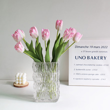 厂家直销客厅装饰摆件婚庆假花ins拍照道具手感保湿郁金香仿真花