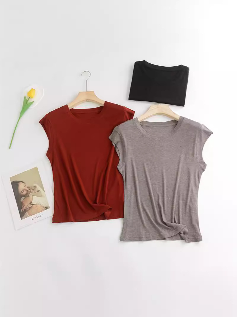 Silk breathable base body-friendly T-shirt with a round collar…