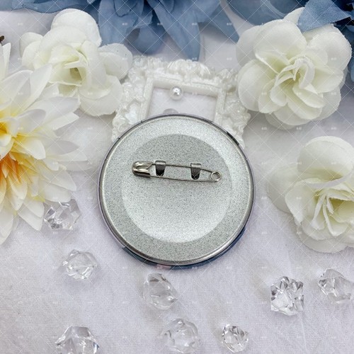 We will buy wine from the original friends and the surrounding anime tinplate cartoon badges brooches and pendants Xiao Chiye Shen Lanzhou