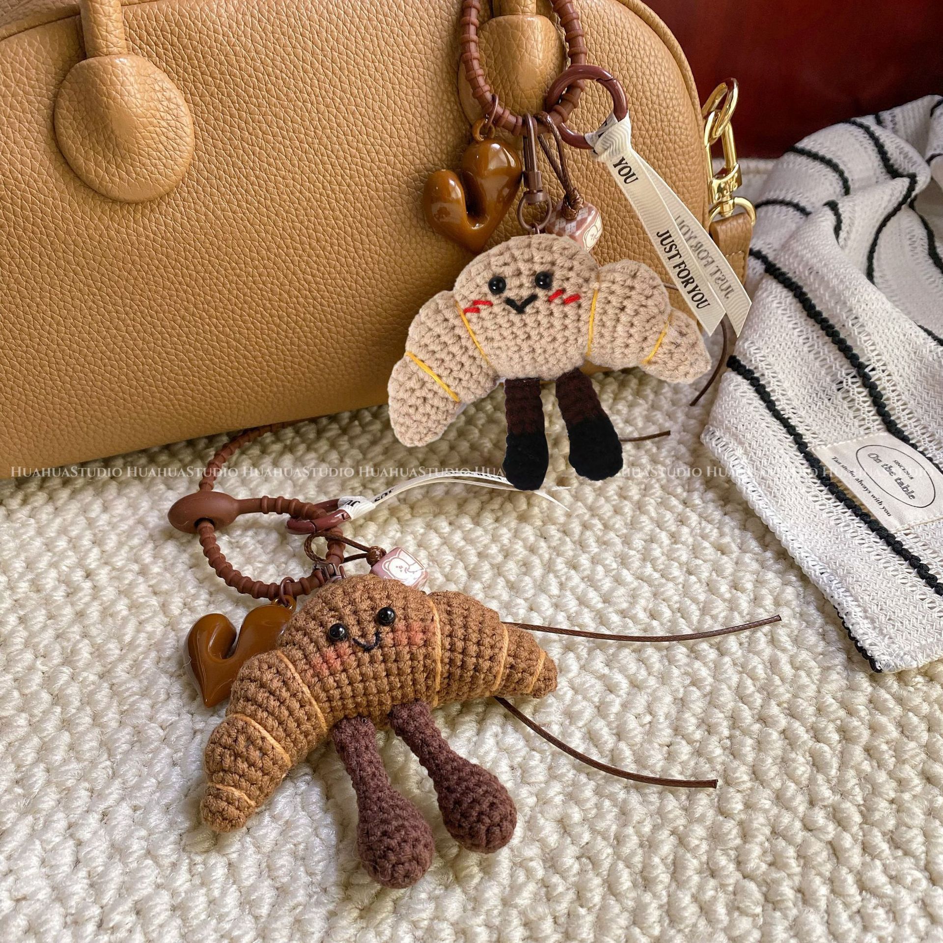 爆款手编织可爱牛角包玩偶挂件包包挂件配饰miu系钥匙扣闺蜜礼物