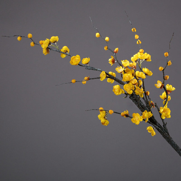 Realistic artificial flowers