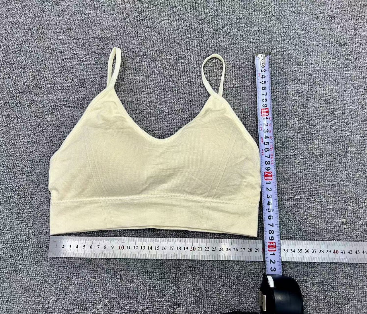 2024 verano nuevo tipo con cojín de pecho taza de látex integral de espalda belleza sujetador ropa interior de mujer en el cuerpo delgado fuera del deporte