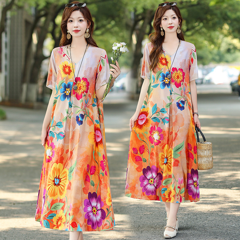 New Style Mom's Clothing for Summer, Thin and Loose-Fitting, Slimming Bohemian Vacation Style Beach Dress, Long Dress New Style Mom's Clothing for Summer, Thin and Loose-Fitting, Slimming Bohemian Vacation Style Beach Dress, Long Dress
