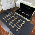 高版圣诞限定款四叶草手链轻奢高级感手饰时尚设计感饰品女批发