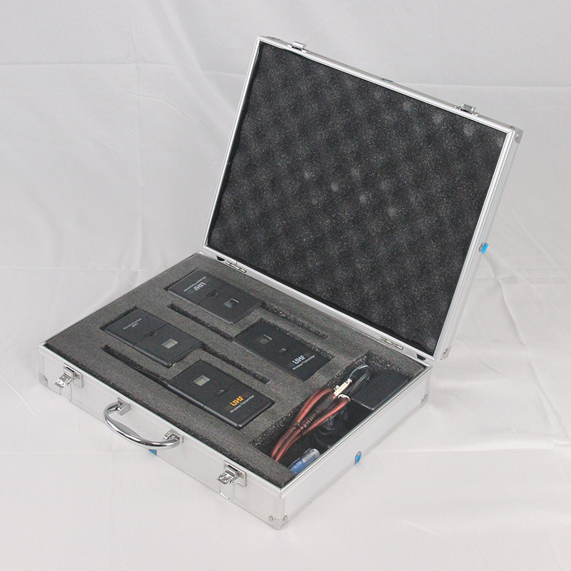 Solo 4 cajas de riñonera blanco plateado