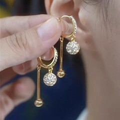 ファッショナブルなデザインのダイヤモンドボールイヤリング、女性用フルダイヤモンドイヤリング、2025年の新しいトレンディな韓国スタイルのインターネットセレブの多用途イヤリング