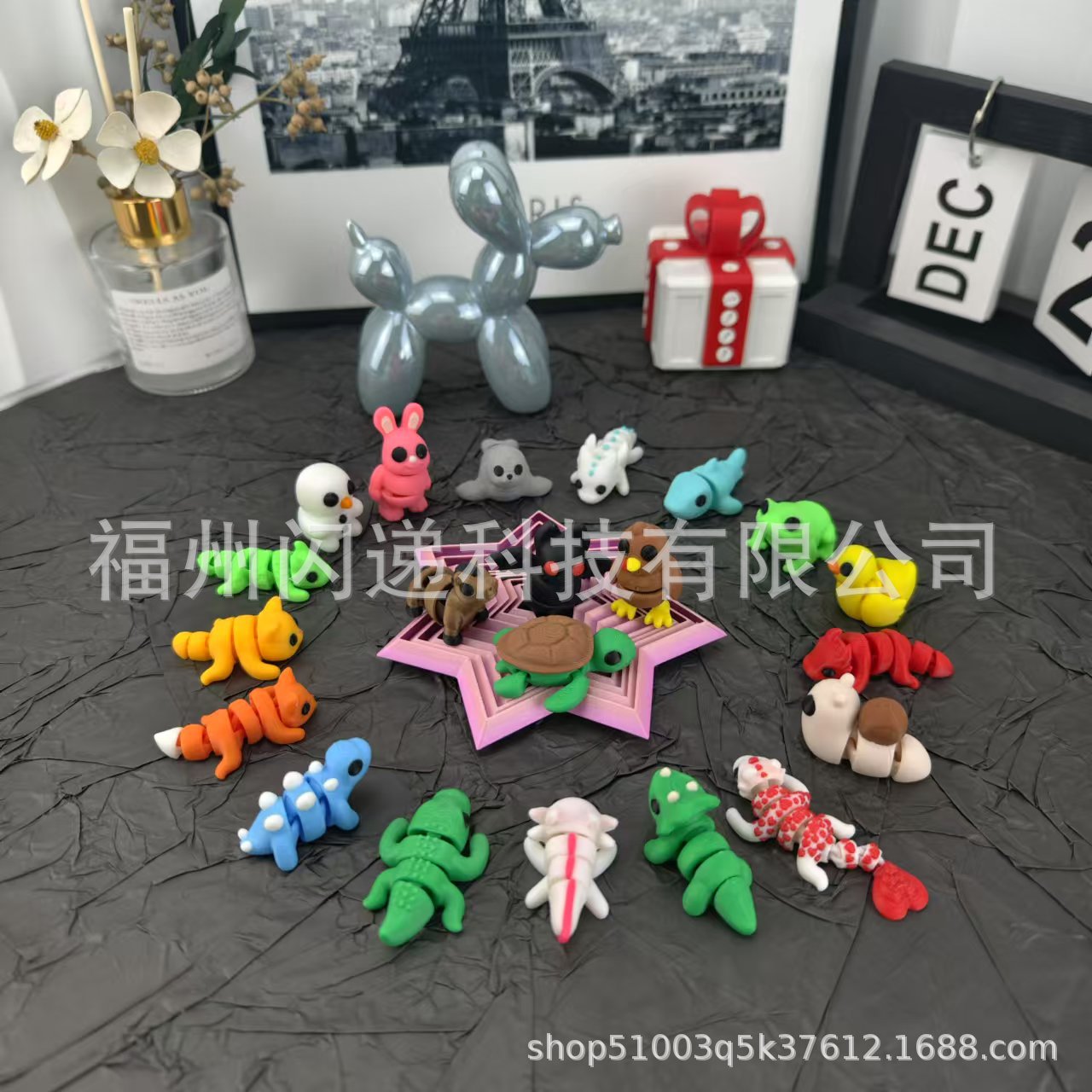 플라스틱 투명 캔에 담긴 21마리의 작은 동물 버전 2.0