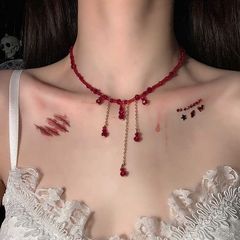 欧米の装飾品は冷たい風の血が水晶のネックレスを垂らします。
