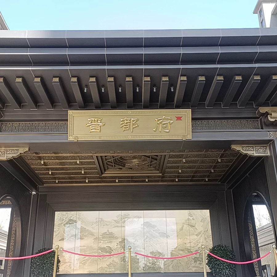 Антикварный потолок в китайском стиле из нержавеющей стали с медным покрытием для входа в жилой район с установкой светящегося потолка.