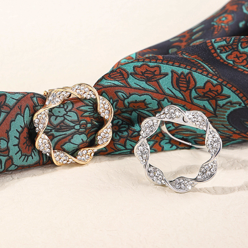 High-end scarf buckle versatile dual-use brooch luxury T-shirt corner knotted buckle scarf female corsage pin accessories