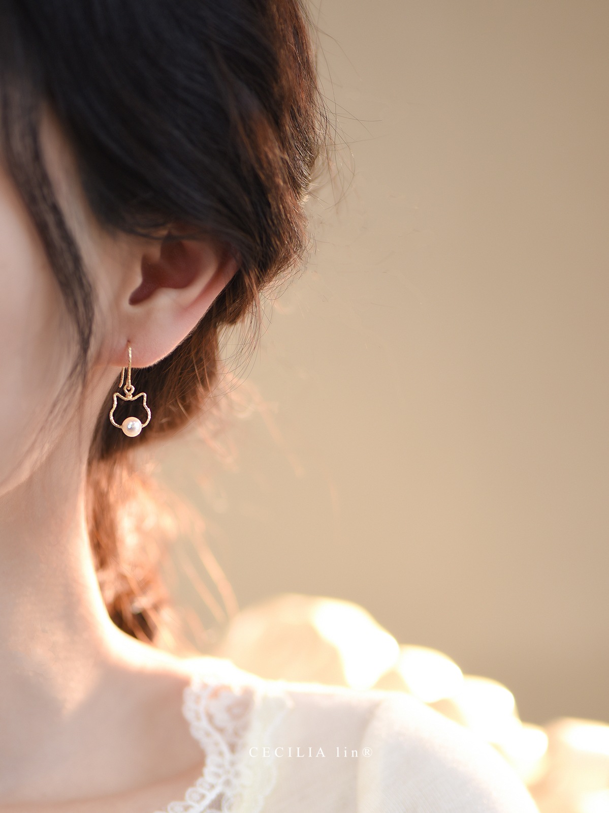 Small design earrings from pearl
