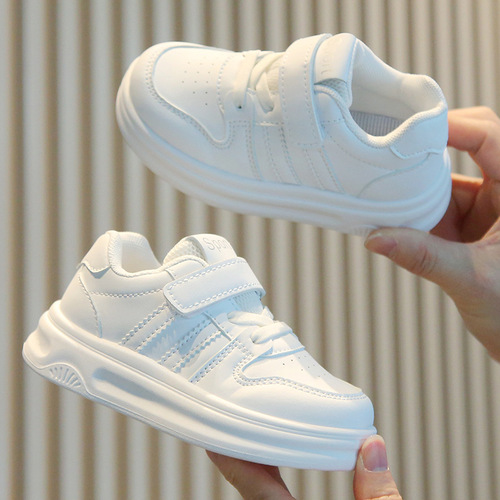 Children's white sneakers 2026 spring and autumn new boys' sports shoes, lightweight girls' casual board shoes, soft soled baby shoes