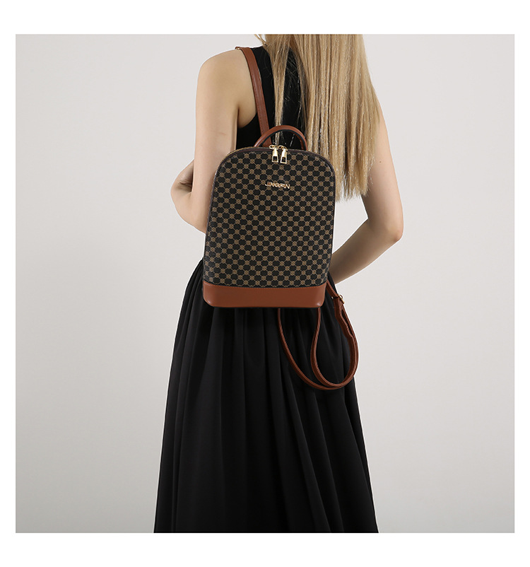 A stylish and trendy casual backpack for the 2024 autumn and winter season, featuring a large-capacity single-shoulder women's retro commuting crossbody bag undefined