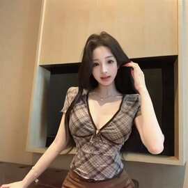 美式复古辣妹V领格纹短袖T恤女修身显瘦短款上衣甜辣风新款