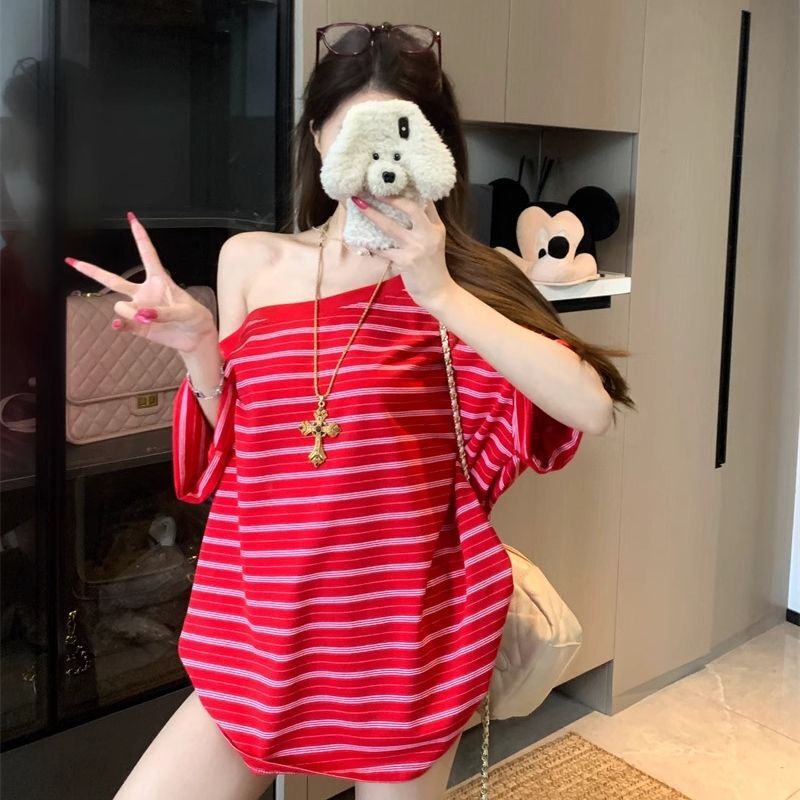 Retro Red Plaid Diagonal Collar T-Shirt for Women Summer 2025 New Style Loose Slimming Look Lazy Style Casual Off-Shoulder Top Retro Red Plaid Diagonal Collar T-Shirt for Women Summer 2025 New Style Loose Slimming Look Lazy Style Casual Off-Shoulder Top