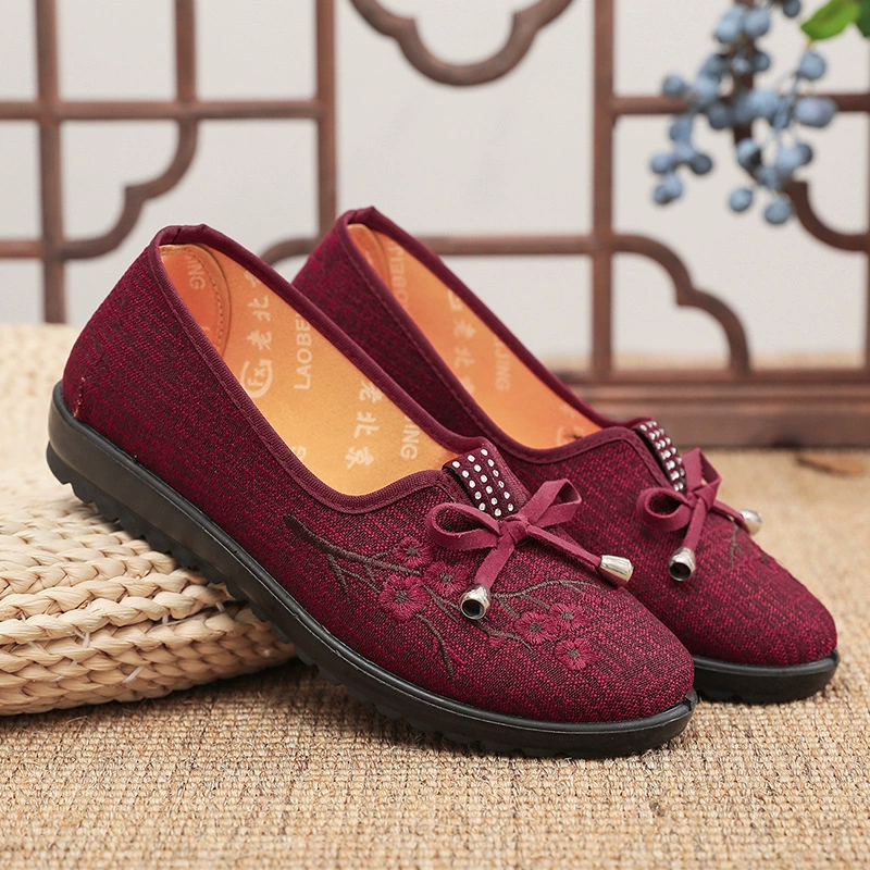 Весенние, летние и осенние старые пекинские тканевые туфли для женщин среднего и пожилого возраста, нескользящие тканевые туфли на мягкой подошве, туфли для мамы, бабушки, одинарные туфли.