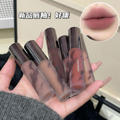 HERORANGE焦柔は唇釉薬の霧面のつや消しのシルクの毛が抜けにくいです。