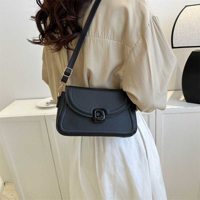 Casual fashion stylish bag women 2024 new simple net celebrity one shoulder solid color small square bag popular crossbody small bag_voghion.com