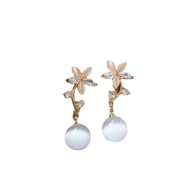 Fashionable sophisticated earrings