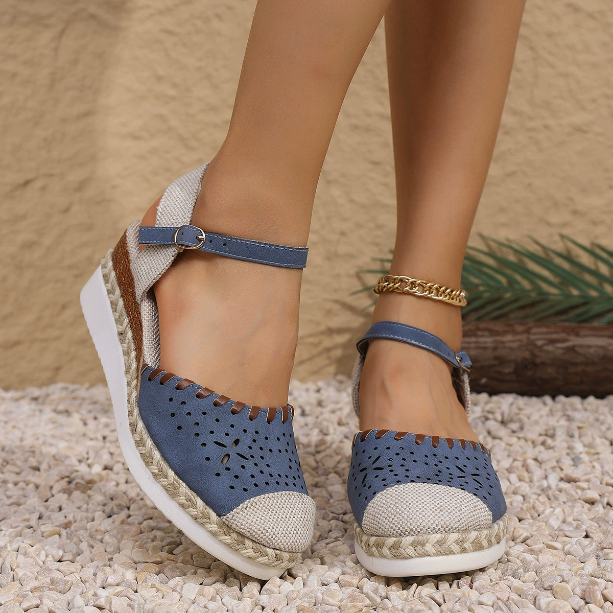 Весной и летом новые баотоу сандалии женские большие размеры повседневные склоны с толстым подошвением полые застежки римские сандалии женские