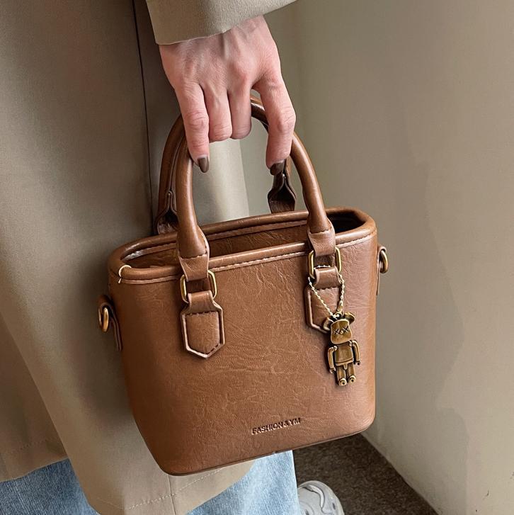 Bolso de mano para mujeres 2026 nuevo diseño de nicho universal bolso de cubo de alta sensación de explosión popular bolso de hombro