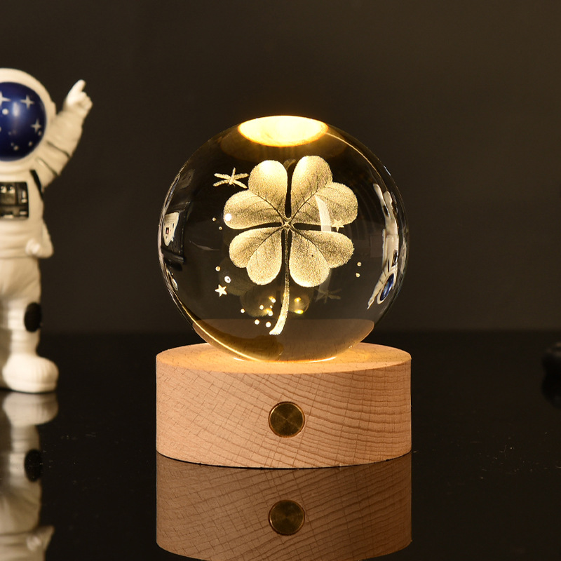 Lámpara decorativa con bola de cristal 3D | Luz nocturna LED con base de madera y grabado de galaxia o luna