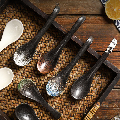 Japanese and Korean ceramic spoons, creative Japanese-style large spoons, hotel restaurant cooking tableware, long-handled ramen soup spoons