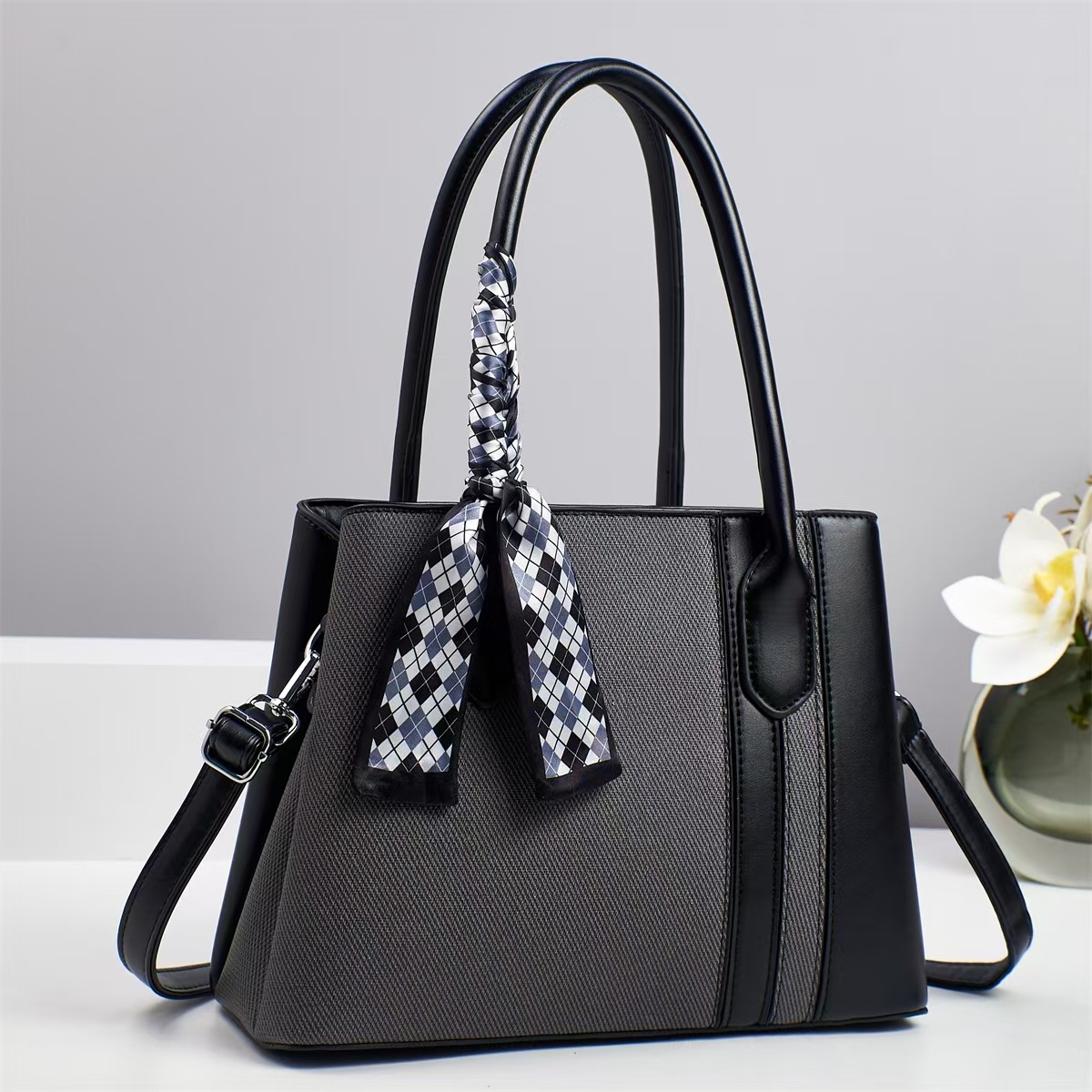 Bolsos 2025 nuevo estilo de moda europea y americana bolso de madre de un solo hombro con textura de gran capacidad bolso de costura de color en contraste