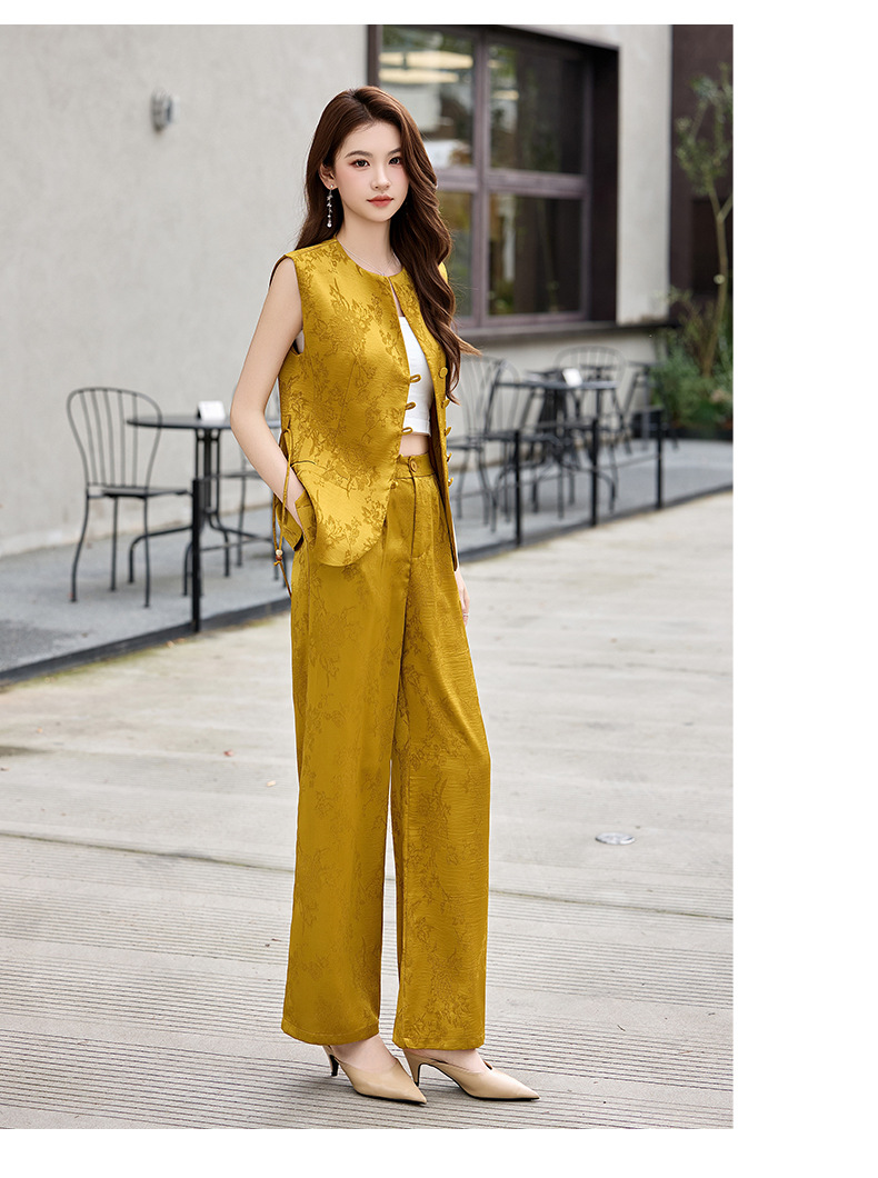 Bộ quần áo hai mảnh nữ phong cách tân cổ điển Trung Hoa – áo gile họa tiết jacquard kết hợp quần ống rộng — màu đen, màu trắng, màu vàng chi tiết 9