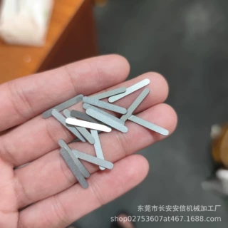 圆角镀锌小铁片长条薄430不锈铁磁吸引磁片定做直条包胶金属片1mm