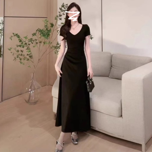 Pure Desire Sexy French Style V-Neck Dress for Summer Women 2025 Fitted Slimming Waist Length Dress
