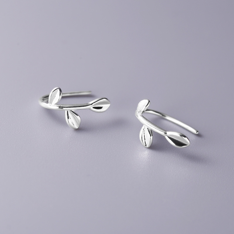 Pendientes de hoja pendientes de plata esterlina 925 pendientes de las mujeres simples pendientes de forma de hoja de plata brillante pendientes elegantes E9014