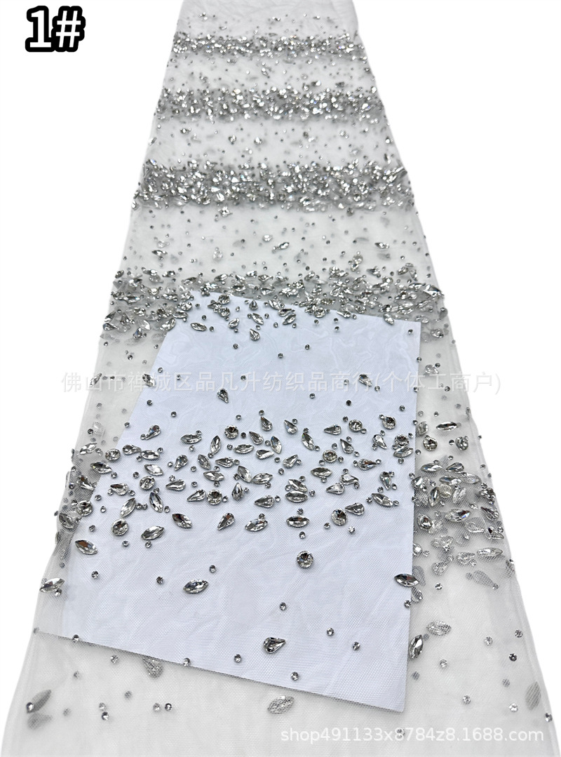 Tejido de malla de diamante de gota de agua laminada mano pesada clavos taladro de cola de pescado vestido de noche tela de boda en stock