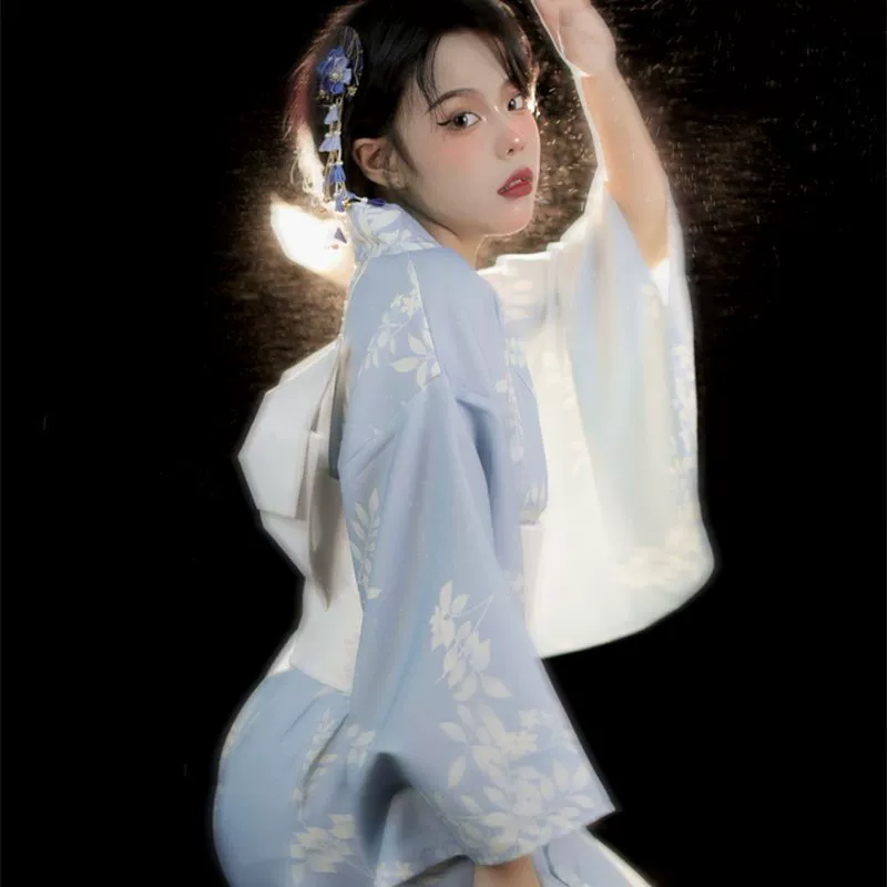 Кимоно боги девушки улучшили стиль японского стиля