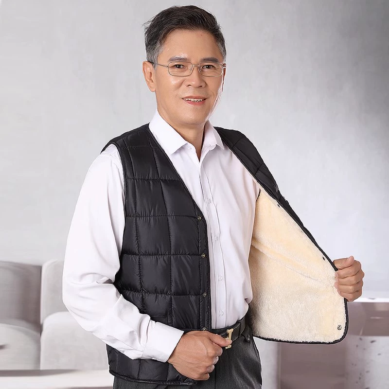 Дедушка плюшевый толстый жилет носит жилет осенью и зимой