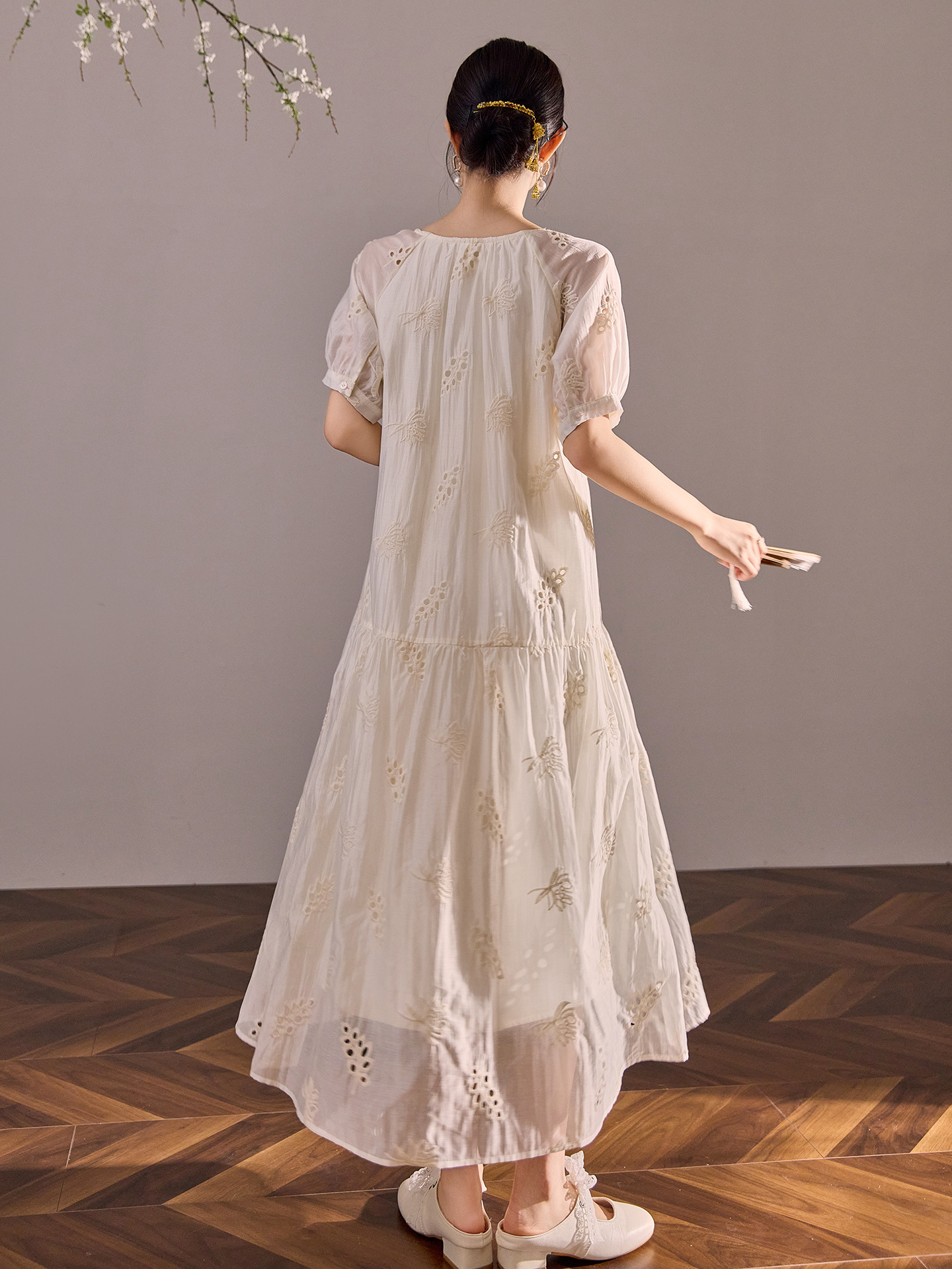 Váy maxi dáng rộng phong cách Trung Hoa mới cao cấp mùa hè chất Tencel cho người dáng nhỏ — Màu trắng nhạt