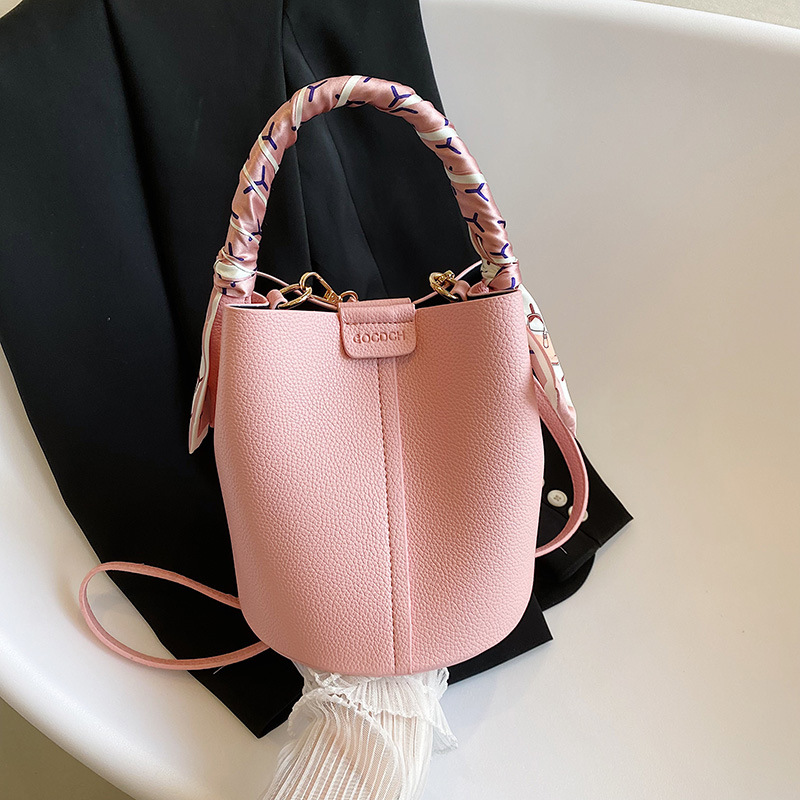 Bolso de cubo de mano de estilo explosivo transfronterizo 2025 nuevo bolso de hombro de tendencia simple popular bolso de mensajero de alta gama súper caliente