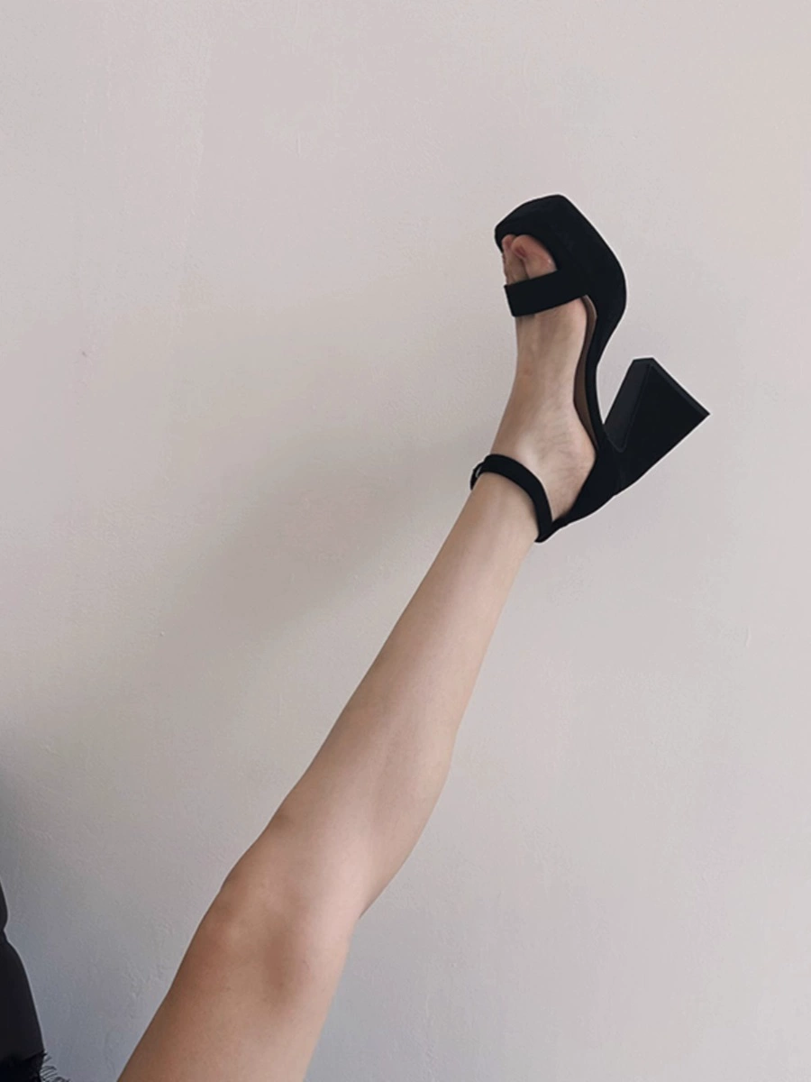 Женские босоножки на толстой подошве с одним ремешком и толстым каблуком, летняя новинка 2025 года, для невысоких, на высокой водонепроницаемой платформе и высоком каблуке