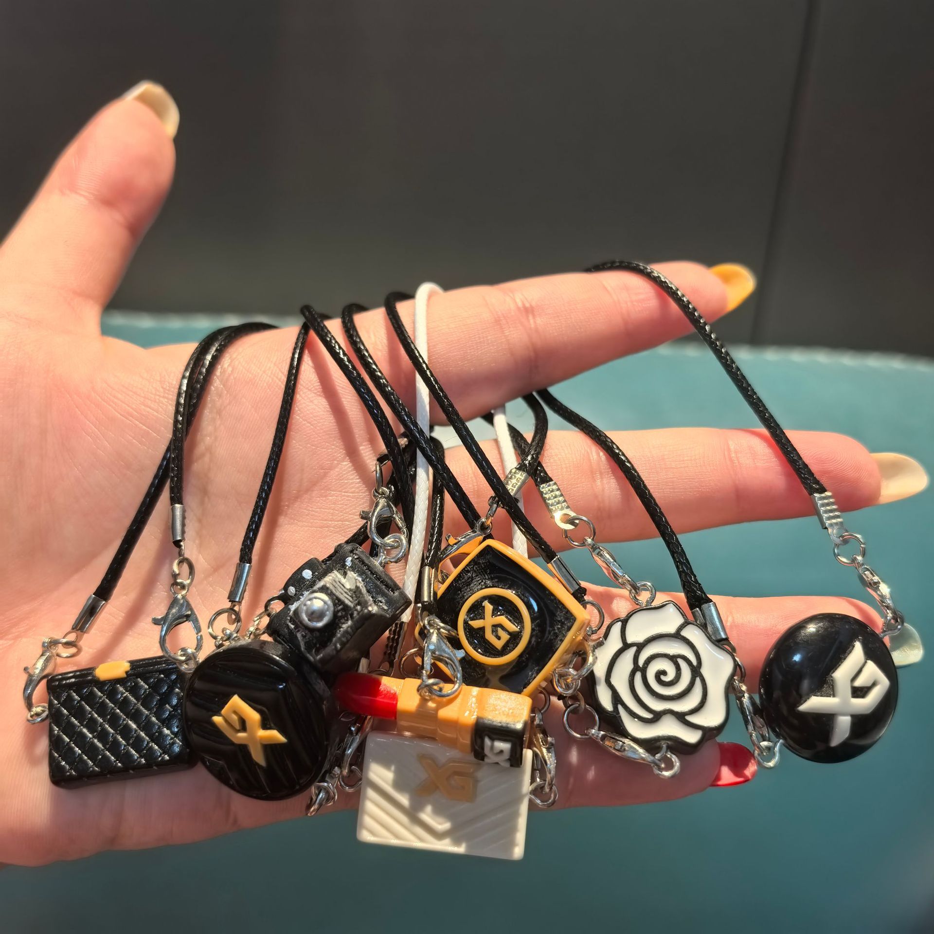 17cm拉布布 DIMOO WORLD 娃娃包手机 吉他 易拉罐 挎包 娃娃屋