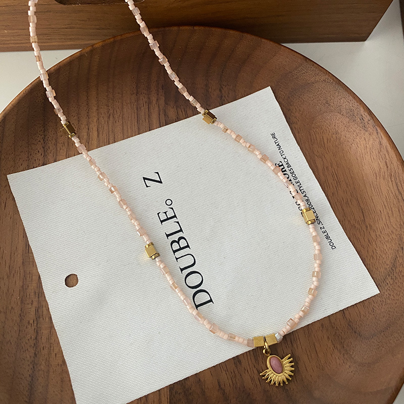 Collar con cuentas de ojo de tigre Maillard Cadena de suéter de otoño e invierno de alta calidad Acero de titanio Cadena de clavícula de piedra natural retro de lujo ligero