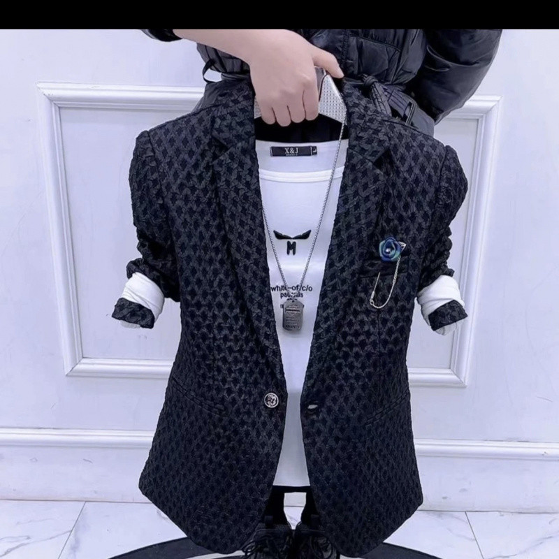 사진 속 슈트 3벌