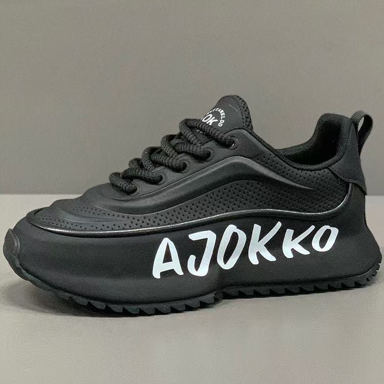 Fashionable running sneakers for leisure for students