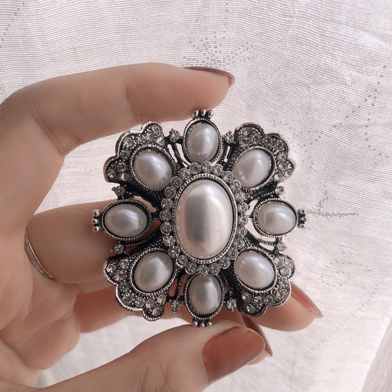 Fashion Baroque precious rhinestone beads brooch vintage court elegant women's coat buckle brooch corsage accessories