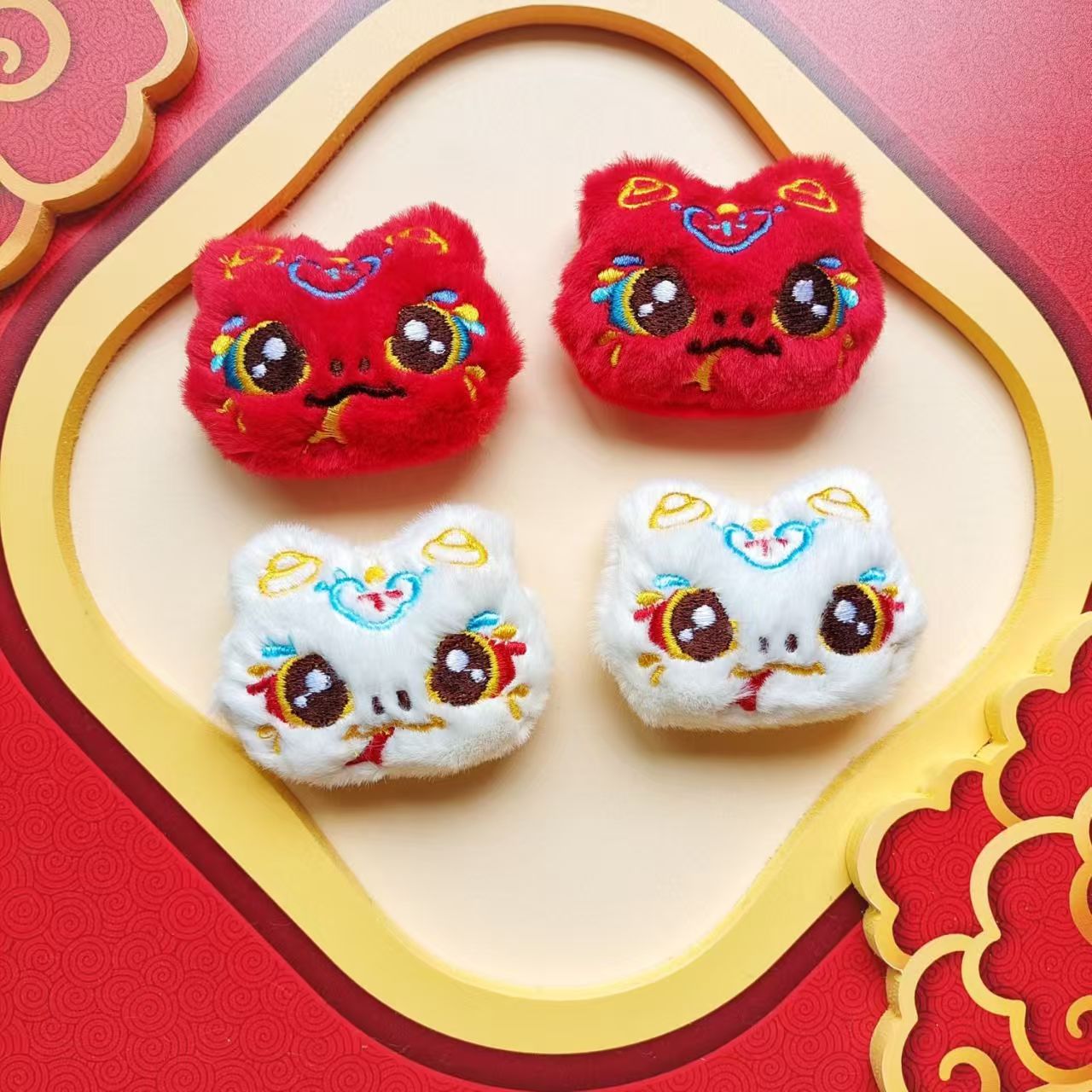 可爱新年胸针毛绒蛇年马年配件玩偶公仔包包挂件钥匙扣围巾袜服饰