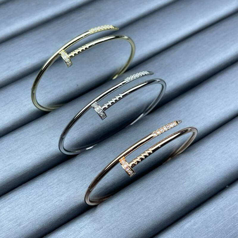 High-end new model thin studded bracelet with diamonds, fashionable and versatile, light luxury with a high-end feel, direct from the factory, meticulously crafted